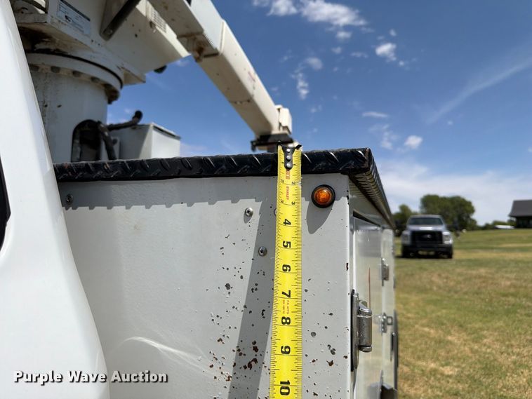 image for item EW8695 2019 Ford F550 Super Duty bucket truck