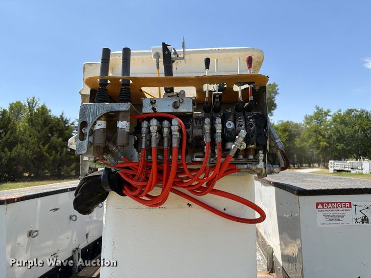 image for item EW8695 2019 Ford F550 Super Duty bucket truck