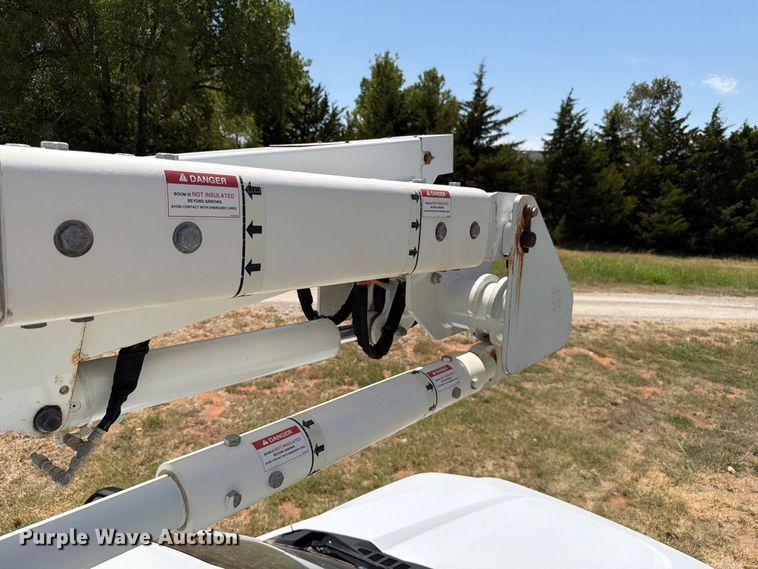 image for item EW8695 2019 Ford F550 Super Duty bucket truck