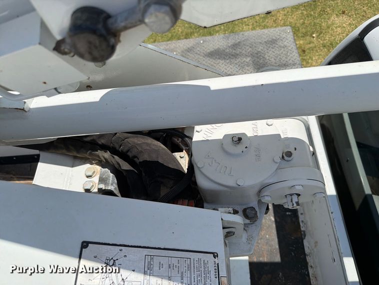 image for item EW8695 2019 Ford F550 Super Duty bucket truck