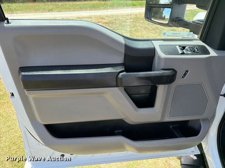 image for item EW8695 2019 Ford F550 Super Duty bucket truck