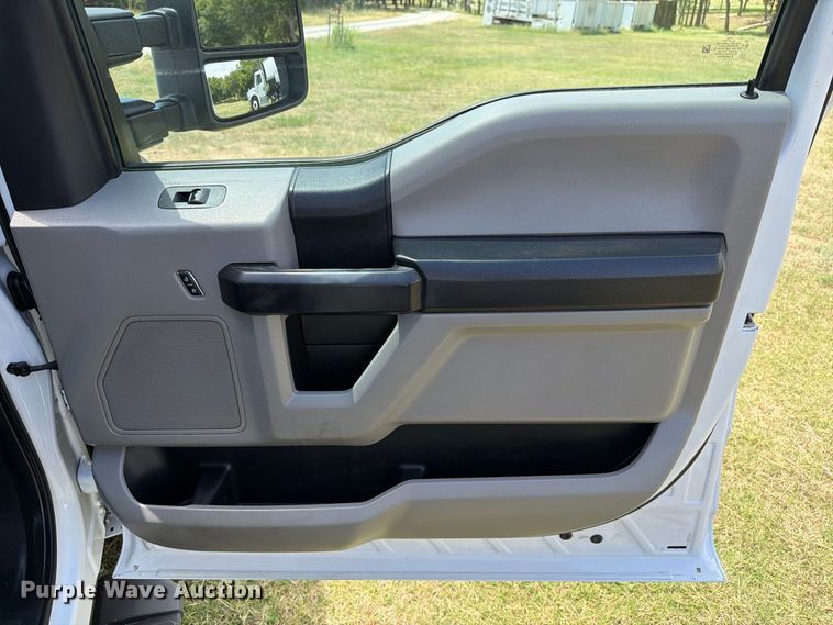 image for item EW8695 2019 Ford F550 Super Duty bucket truck