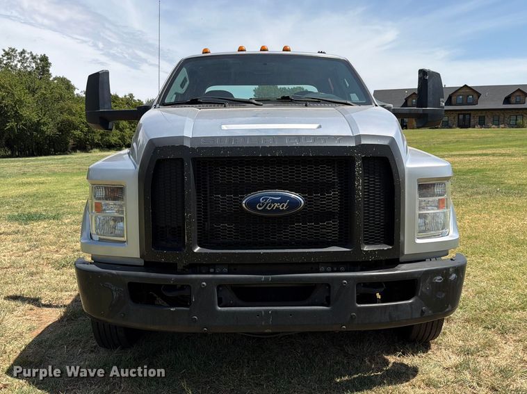 image for item EW8696 2017 Ford F650 Crew Cab truck cab and chassis