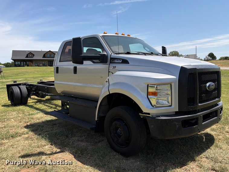 image for item EW8696 2017 Ford F650 Crew Cab truck cab and chassis