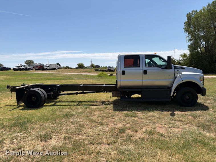 image for item EW8696 2017 Ford F650 Crew Cab truck cab and chassis