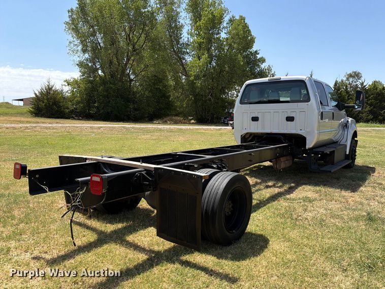 image for item EW8696 2017 Ford F650 Crew Cab truck cab and chassis