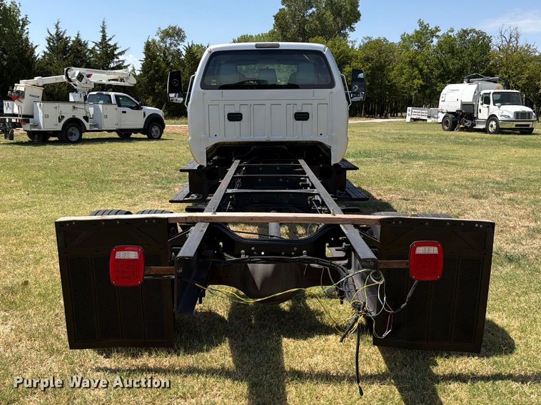 image for item EW8696 2017 Ford F650 Crew Cab truck cab and chassis