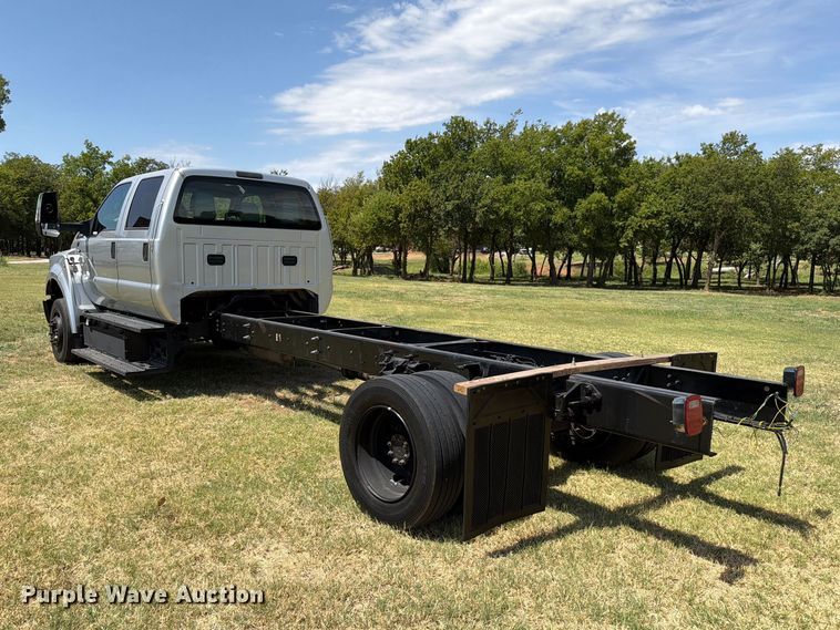 image for item EW8696 2017 Ford F650 Crew Cab truck cab and chassis