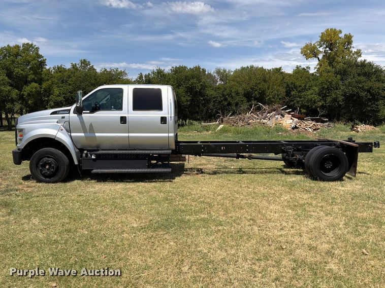 image for item EW8696 2017 Ford F650 Crew Cab truck cab and chassis