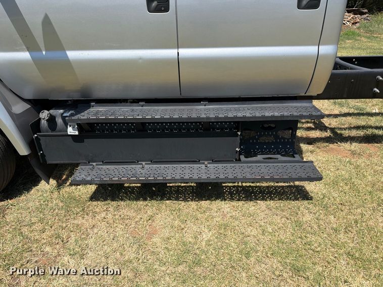 image for item EW8696 2017 Ford F650 Crew Cab truck cab and chassis