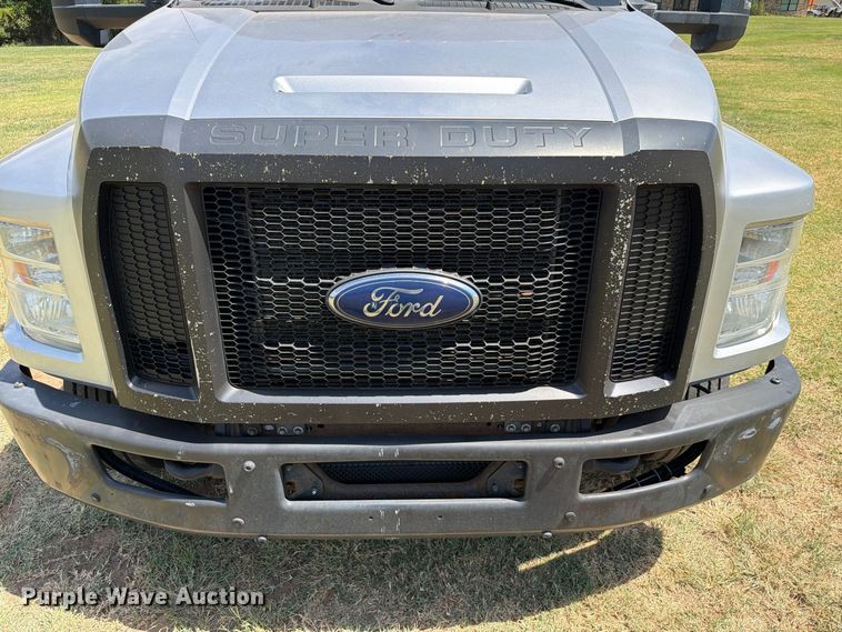 image for item EW8696 2017 Ford F650 Crew Cab truck cab and chassis