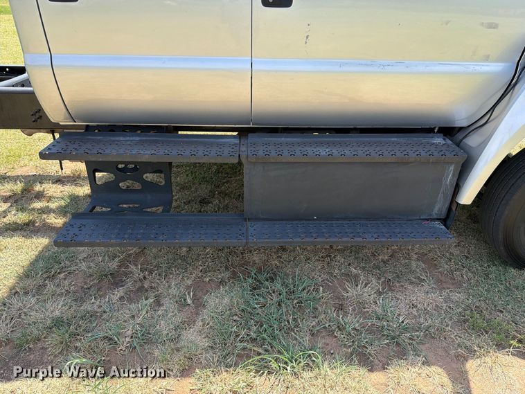image for item EW8696 2017 Ford F650 Crew Cab truck cab and chassis