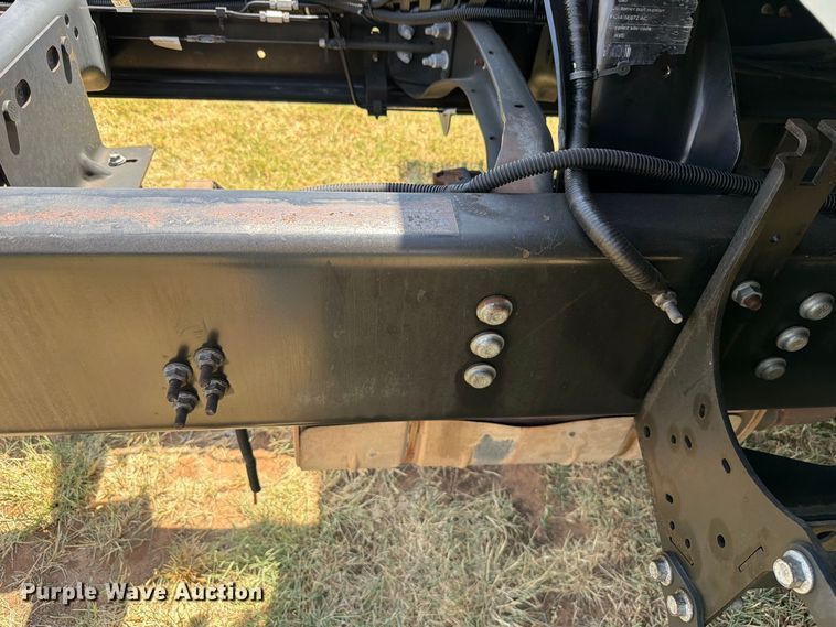 image for item EW8696 2017 Ford F650 Crew Cab truck cab and chassis