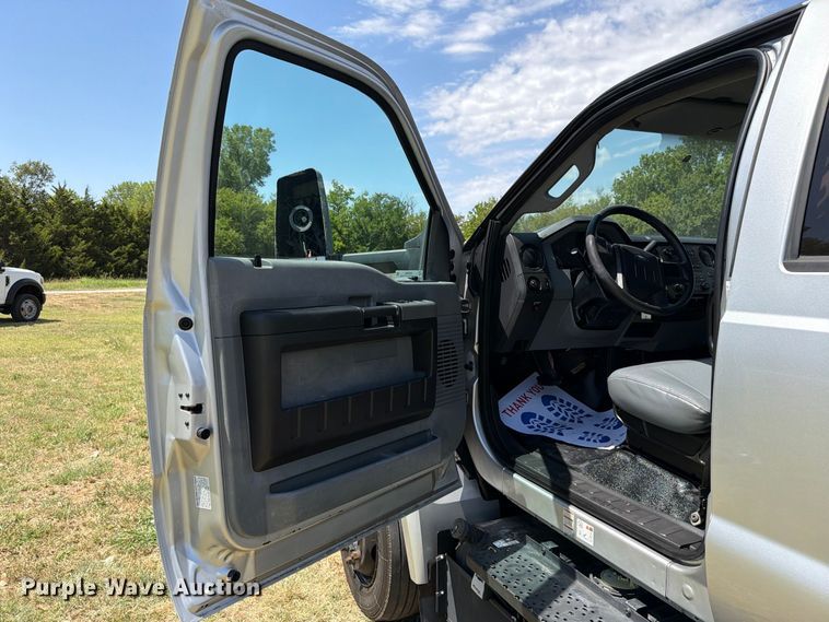 image for item EW8696 2017 Ford F650 Crew Cab truck cab and chassis