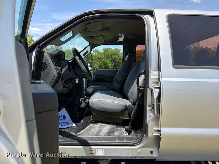 image for item EW8696 2017 Ford F650 Crew Cab truck cab and chassis