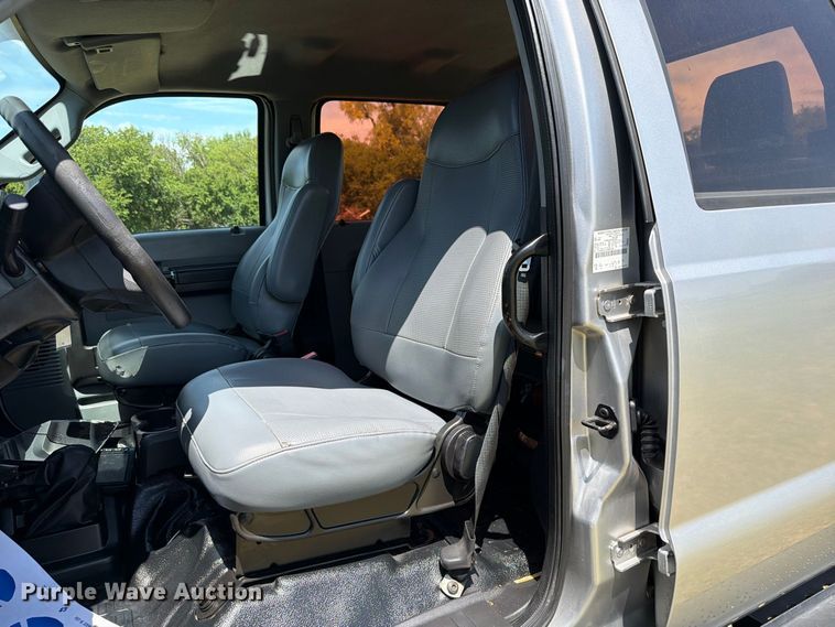 image for item EW8696 2017 Ford F650 Crew Cab truck cab and chassis
