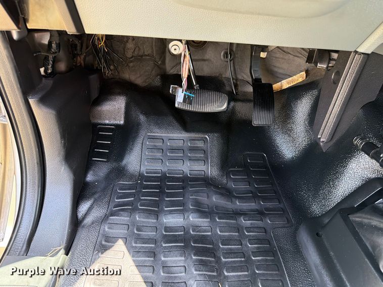 image for item EW8696 2017 Ford F650 Crew Cab truck cab and chassis