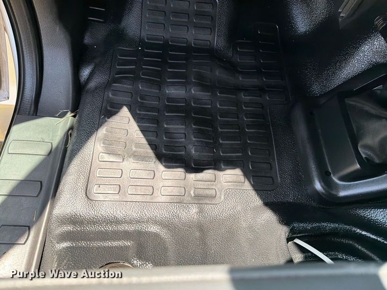 image for item EW8696 2017 Ford F650 Crew Cab truck cab and chassis