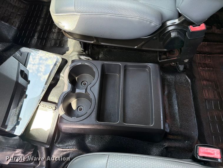 image for item EW8696 2017 Ford F650 Crew Cab truck cab and chassis