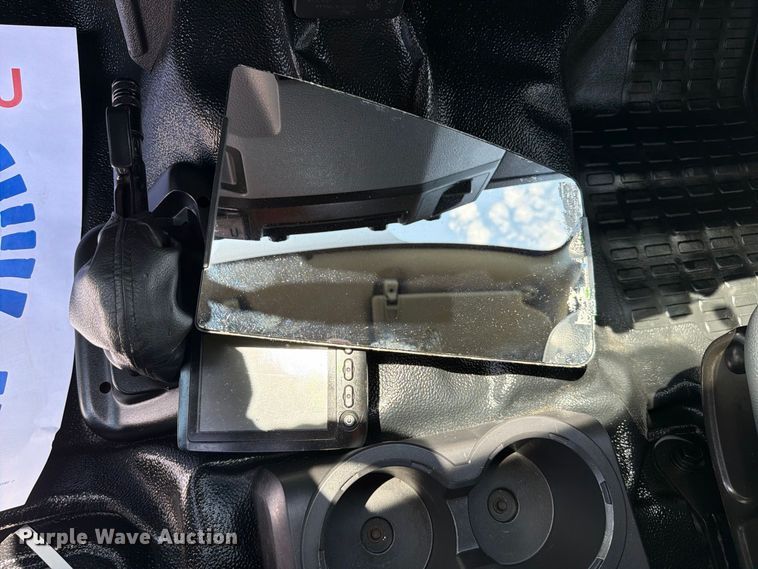 image for item EW8696 2017 Ford F650 Crew Cab truck cab and chassis