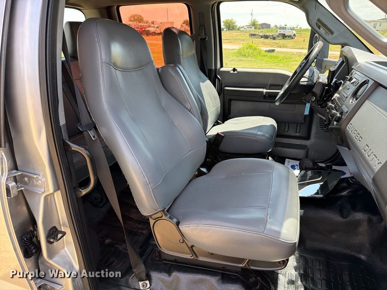 image for item EW8696 2017 Ford F650 Crew Cab truck cab and chassis