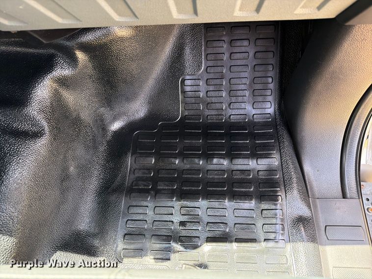 image for item EW8696 2017 Ford F650 Crew Cab truck cab and chassis