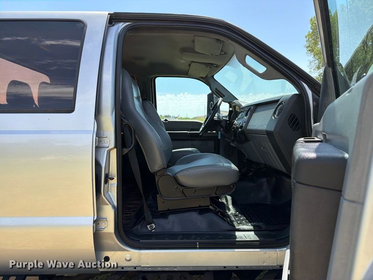 image for item EW8696 2017 Ford F650 Crew Cab truck cab and chassis