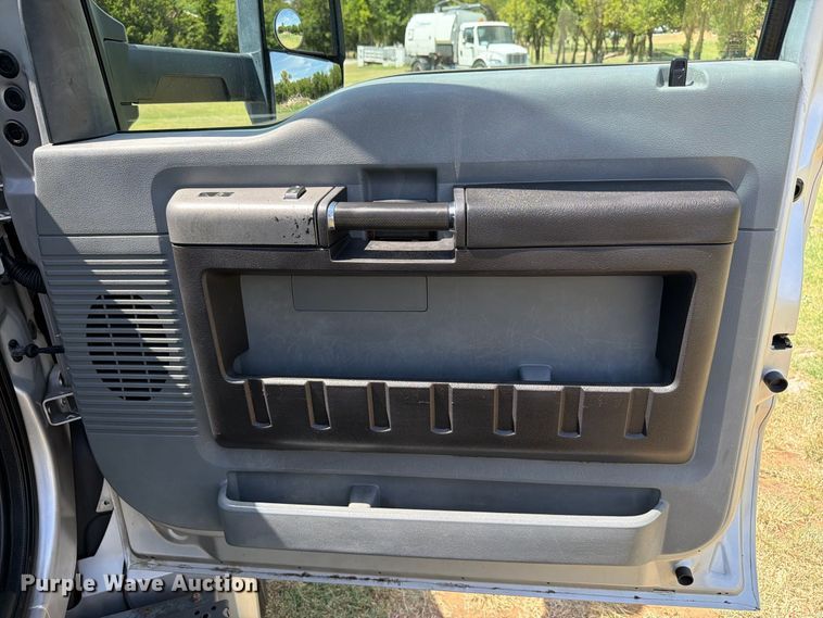 image for item EW8696 2017 Ford F650 Crew Cab truck cab and chassis