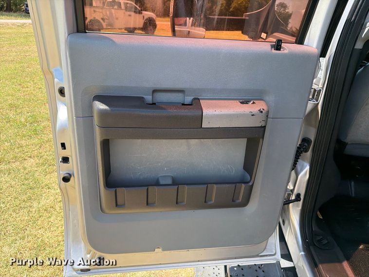 image for item EW8696 2017 Ford F650 Crew Cab truck cab and chassis