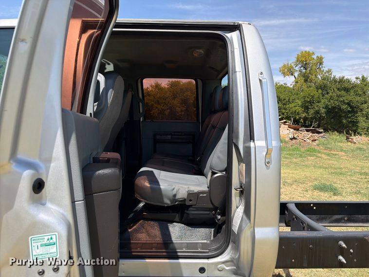 image for item EW8696 2017 Ford F650 Crew Cab truck cab and chassis