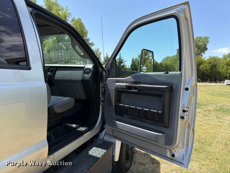 image for item EW8696 2017 Ford F650 Crew Cab truck cab and chassis