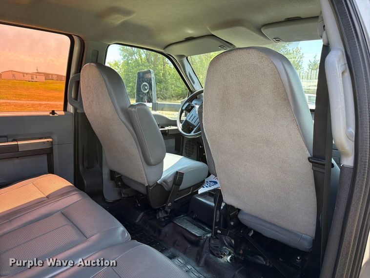 image for item EW8696 2017 Ford F650 Crew Cab truck cab and chassis