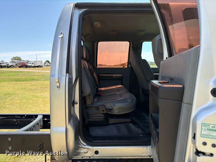 image for item EW8696 2017 Ford F650 Crew Cab truck cab and chassis