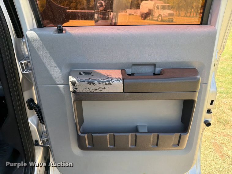 image for item EW8696 2017 Ford F650 Crew Cab truck cab and chassis