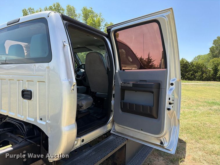 image for item EW8696 2017 Ford F650 Crew Cab truck cab and chassis