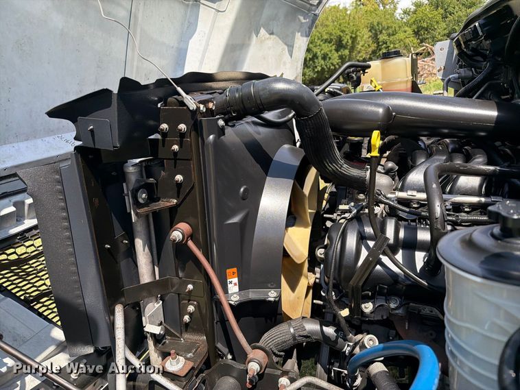 image for item EW8696 2017 Ford F650 Crew Cab truck cab and chassis