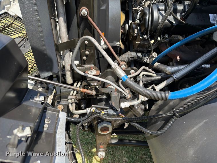 image for item EW8696 2017 Ford F650 Crew Cab truck cab and chassis