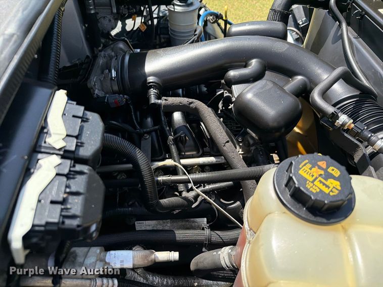 image for item EW8696 2017 Ford F650 Crew Cab truck cab and chassis