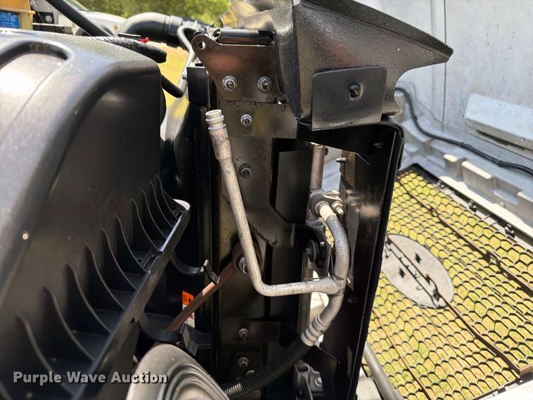image for item EW8696 2017 Ford F650 Crew Cab truck cab and chassis