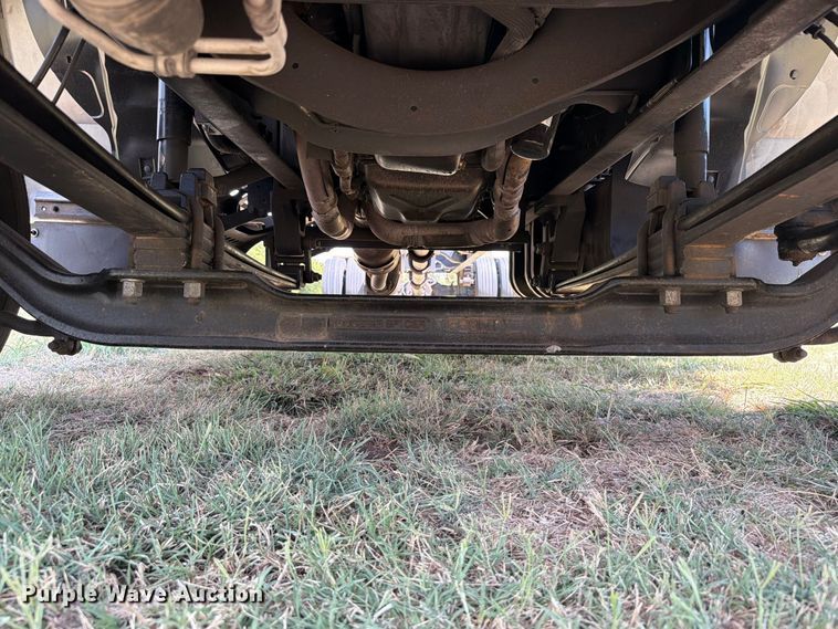 image for item EW8696 2017 Ford F650 Crew Cab truck cab and chassis