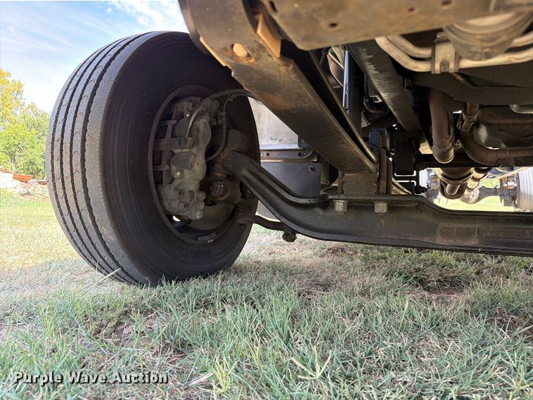 image for item EW8696 2017 Ford F650 Crew Cab truck cab and chassis