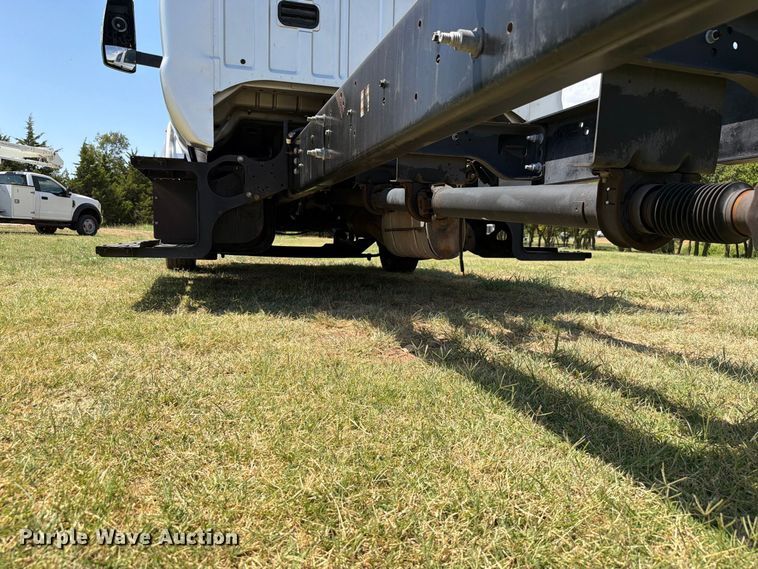 image for item EW8696 2017 Ford F650 Crew Cab truck cab and chassis