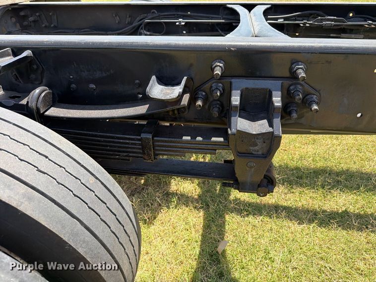 image for item EW8696 2017 Ford F650 Crew Cab truck cab and chassis