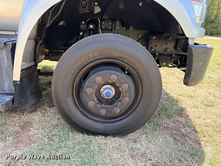 image for item EW8696 2017 Ford F650 Crew Cab truck cab and chassis