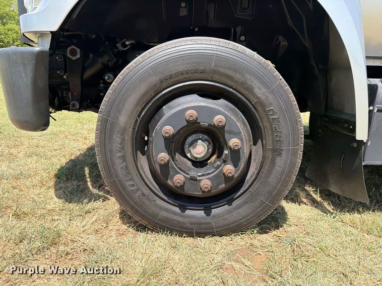 image for item EW8696 2017 Ford F650 Crew Cab truck cab and chassis