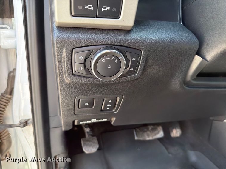 image for item EW8726 2021 Ford F250 Super Duty Crew Cab pickup truck