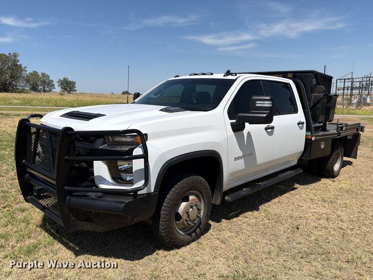 2022 Chevrolet Silverado 3500HD Crew Cab flatbed pickup truck