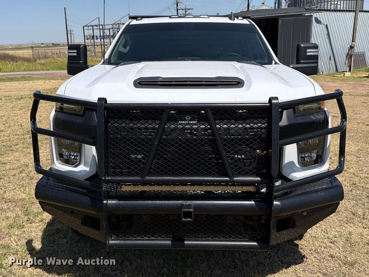 image for item EW8733 2022 Chevrolet Silverado 3500HD Crew Cab flatbed pickup truck
