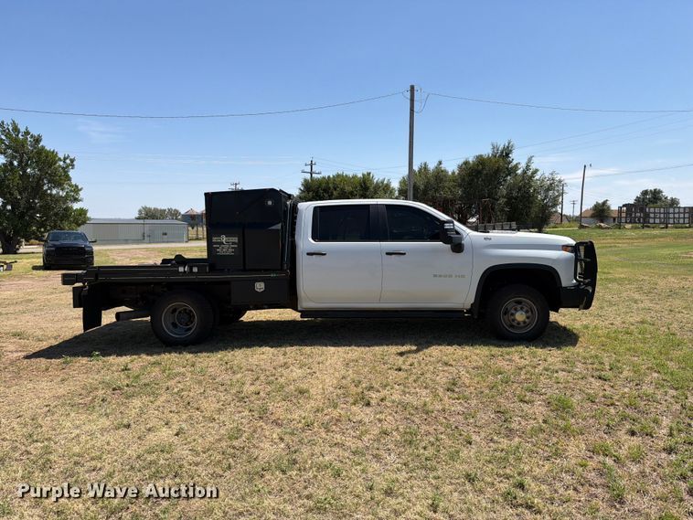 image for item EW8733 2022 Chevrolet Silverado 3500HD Crew Cab flatbed pickup truck
