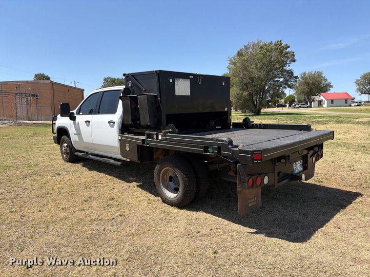 image for item EW8733 2022 Chevrolet Silverado 3500HD Crew Cab flatbed pickup truck